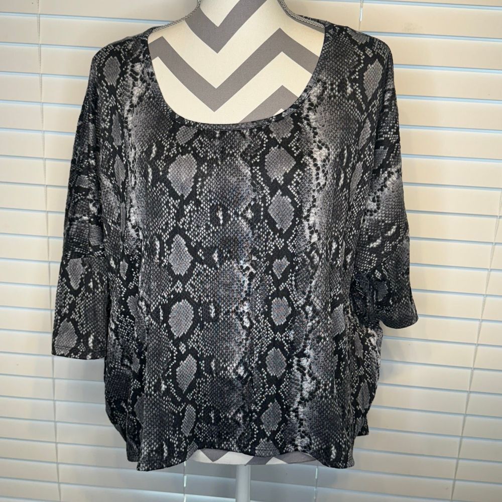Express Snake Print Oversized Short Sleeve Scoop Neck T Shirt